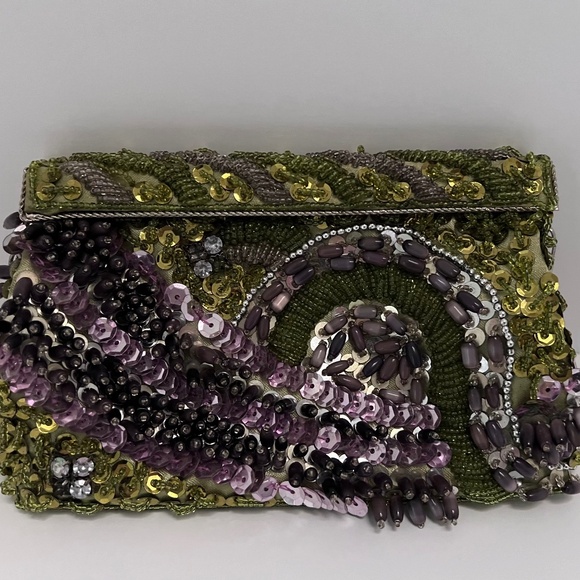 Vintage beaded bag with spring-loaded closure! Gorgeous bag! - Picture 4 of 10